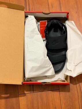 Nike Black Women's Adjustable Strap Athletic Sandals